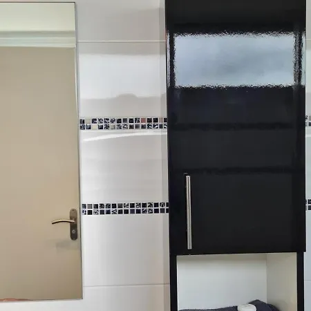 06bm Modern For 4 - Terrace - Swimming Pool - Parking