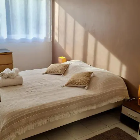 06bm Modern For 4 - Terrace - Swimming Pool - Parking Apartmán *