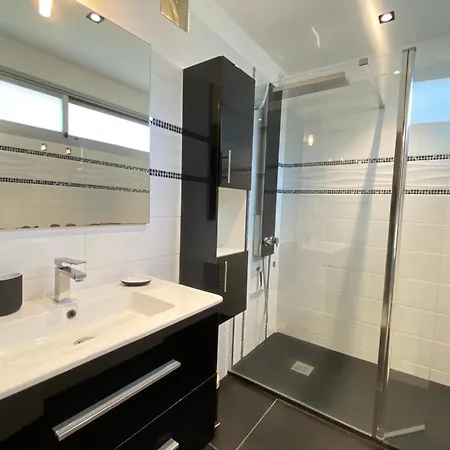 Apartment 06bm Modern For 4 - Terrace - Swimming Pool - Parking *